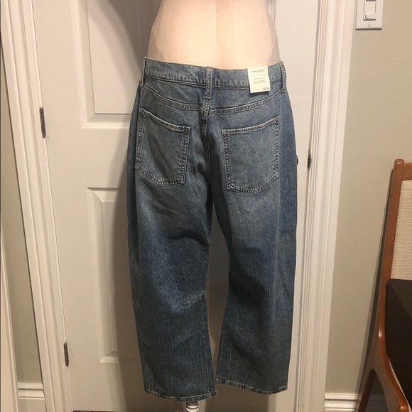 No longer available - Banana Republic Light Blue Barrel Ankle Jeans. Size 32/14 - Picture 3 of 7